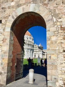 entrata alla piazza dei miracoli