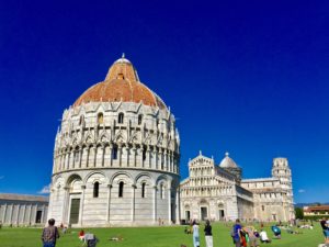 Pisa piazza dei miracoli